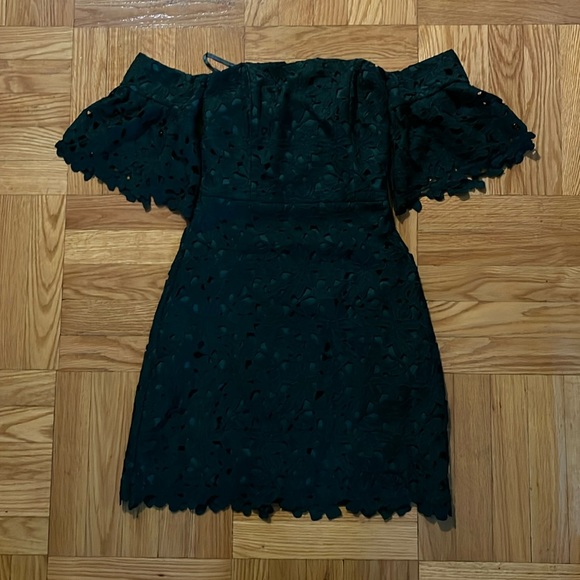 Beautiful Green Dress - Picture 1 of 3